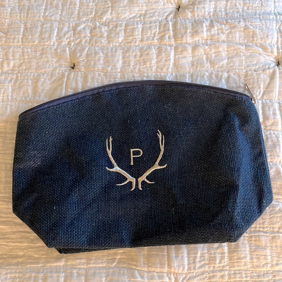 Toiletry cases - monogrammed P and plain blue - Picture 4 of 5